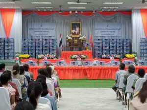 พิธีมอบสิ่งของพระราชทานของ  ศาสตราจารย์  ดร.สมเด็จพระเจ้าน้องนางเธอ  เจ้าฟ้าจุฬาภรณ์วลัยลักษณ์  อัครราชกุมารี  กรมพระศรีสวางควัฒน  วรขัตติยราชนารี 